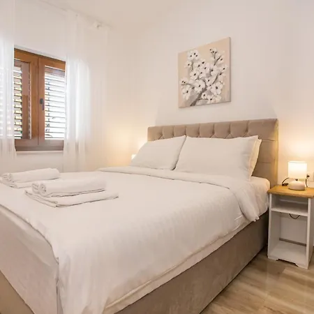 Camellia Holiday home *