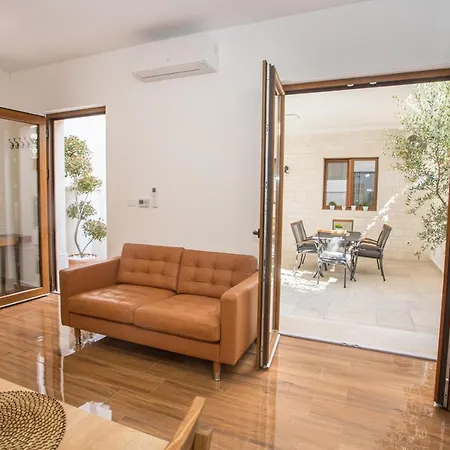 Holiday home Camellia