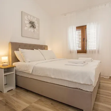 Camellia Holiday home *